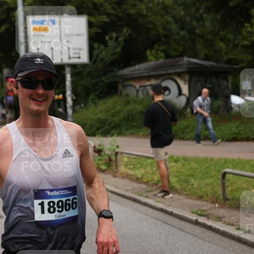 29.06.2025 - hella hamburg halbmarathon Yannick Fuchs http://msf.ph/oto/8306739 29.06.2025 10:50:21 20KM 1583, 1877, 2083, 2378, 2741, 4152, 4594, 4813, 5418, 5570, 5721, 5744, 6759, 7037, 7547, 7646, 8330, 8968, 8996, 9246, 9622, 9884, 9903, 10084, 10093, 10665, 11143, 11554, 11870, 12348, 12590, 12712, 12858, 13691, 14408, 14588, 14867, 15134, 15407, 16008, 16009, 16043, 16121, 16620, 16679, 17268, 17468, 17660, 17993, 18117, 18531, 18719, 18867, 18899, 18966, 19091 meine-sportfotos.de