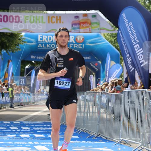 29.06.2025 - hella hamburg halbmarathon Strokosch-Dieckow http://msf.ph/oto/8306768 29.06.2025 10:14:28 Ziel 19227 meine-sportfotos.de