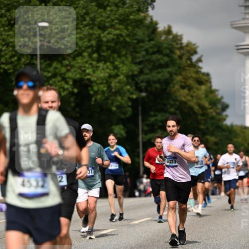 29.06.2025 - hella hamburg halbmarathon Dr. Thomas Lammeyer http://msf.ph/oto/8306771 29.06.2025 10:16:46 Kennedybrücke 1020, 1051, 2531, 2942, 3360, 3363, 4187, 4532, 6489, 7014, 7873, 8398, 8405, 8917, 9705, 10067, 10409, 11025 meine-sportfotos.de