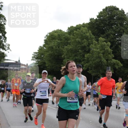 29.06.2025 - hella hamburg halbmarathon Jannik Wohlers http://msf.ph/oto/8306775 29.06.2025 10:37:59 Lombardsbrücke 1196, 1457, 1596, 1721, 1742, 1791, 1966, 2113, 2151, 2498, 3010, 3094, 3095, 3242, 3286, 3338, 3635, 3636, 3716, 3777, 3841, 4139, 4155, 4159, 4883, 5085, 5089, 5155, 5300, 5617, 5684, 5735, 6200, 6751, 6930, 7117, 7371, 7561, 7692, 7868, 7914, 8635, 8718, 9424, 9699, 10584, 11728, 11812, 12116, 12675, 12677, 13000, 13200, 13823, 13833, 14016, 14096, 14406, 15101, 15417, 15644, 16061, 16174, 16214, 16465, 16708, 16942, 17091, 17478, 18709 meine-sportfotos.de