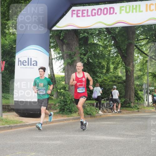 29.06.2025 - hella hamburg halbmarathon KatJ http://msf.ph/oto/8306779 29.06.2025 10:14:39 Zwischen KM18-KM19 2892, 7142, 7855 meine-sportfotos.de