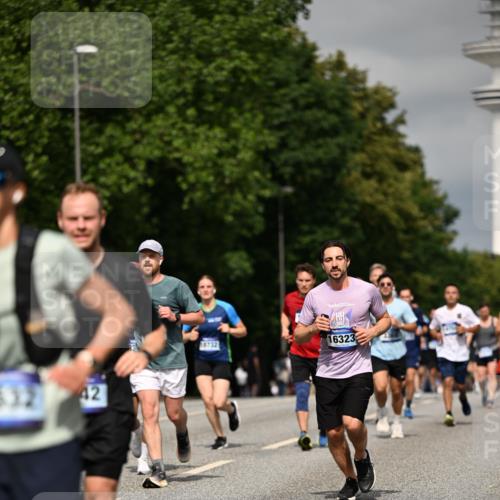 29.06.2025 - hella hamburg halbmarathon Dr. Thomas Lammeyer http://msf.ph/oto/8306791 29.06.2025 10:16:47 Kennedybrücke 1020, 1051, 2531, 2942, 3360, 3363, 4187, 4532, 6489, 7014, 7873, 8398, 8405, 8917, 9705, 10067, 10409, 11025 meine-sportfotos.de