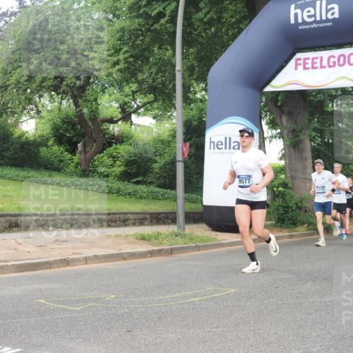 29.06.2025 - hella hamburg halbmarathon KatJ http://msf.ph/oto/8306803 29.06.2025 10:44:05 Zwischen KM18-KM19 1719, 2883, 4951 meine-sportfotos.de