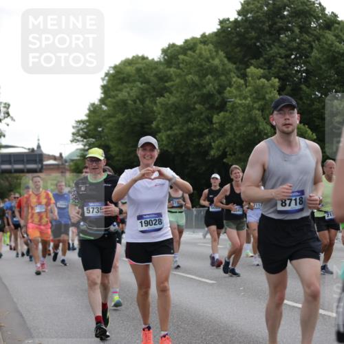29.06.2025 - hella hamburg halbmarathon Jannik Wohlers http://msf.ph/oto/8306820 29.06.2025 10:38:00 Lombardsbrücke 1457, 1596, 1721, 1742, 1791, 2113, 2151, 2498, 3010, 3094, 3095, 3242, 3286, 3338, 3635, 3636, 3716, 3777, 3841, 4139, 4155, 4159, 4883, 5085, 5089, 5155, 5300, 5617, 5684, 5735, 6200, 6751, 6930, 7117, 7371, 7561, 7692, 7868, 8635, 8718, 9424, 9699, 10584, 11728, 11812, 12116, 12675, 12677, 13000, 13200, 13823, 13833, 14016, 14096, 14406, 15101, 15417, 15644, 16061, 16174, 16214, 16465, 16708, 16942, 17091, 17478, 18709 meine-sportfotos.de