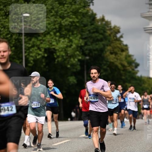 29.06.2025 - hella hamburg halbmarathon Dr. Thomas Lammeyer http://msf.ph/oto/8306821 29.06.2025 10:16:47 Kennedybrücke 1020, 1051, 2531, 2942, 3360, 3363, 4187, 4532, 6489, 7014, 7873, 8398, 8405, 8917, 9705, 10067, 10409, 11025 meine-sportfotos.de