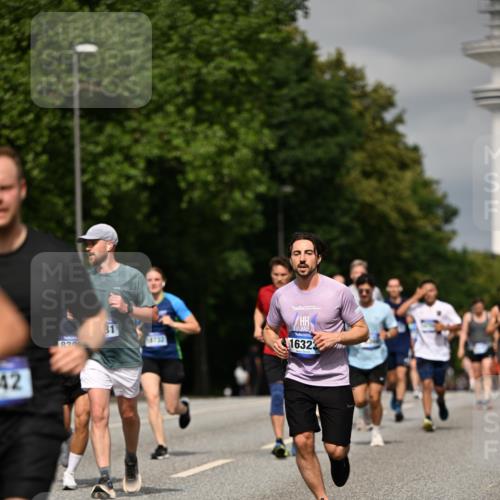 29.06.2025 - hella hamburg halbmarathon Dr. Thomas Lammeyer http://msf.ph/oto/8306835 29.06.2025 10:16:47 Kennedybrücke 1020, 1051, 2531, 2942, 3360, 3363, 4187, 4532, 6489, 7014, 7873, 8398, 8405, 8917, 9705, 10067, 10409, 11025 meine-sportfotos.de
