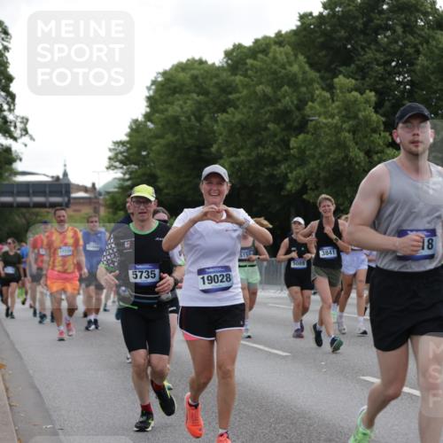 29.06.2025 - hella hamburg halbmarathon Jannik Wohlers http://msf.ph/oto/8306837 29.06.2025 10:38:00 Lombardsbrücke 1457, 1596, 1721, 1742, 1791, 2113, 2151, 2498, 3010, 3094, 3095, 3242, 3286, 3338, 3635, 3636, 3716, 3777, 3841, 4139, 4155, 4159, 4883, 5085, 5089, 5155, 5300, 5617, 5684, 5735, 6200, 6751, 6930, 7117, 7371, 7561, 7692, 7868, 8635, 8718, 9424, 9699, 10584, 11728, 11812, 12116, 12675, 12677, 13000, 13200, 13823, 13833, 14016, 14096, 14406, 15101, 15417, 15644, 16061, 16174, 16214, 16465, 16708, 16942, 17091, 17478, 18709 meine-sportfotos.de