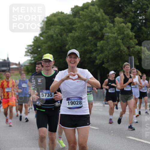 29.06.2025 - hella hamburg halbmarathon Jannik Wohlers http://msf.ph/oto/8306846 29.06.2025 10:38:01 Lombardsbrücke 1457, 1596, 1721, 1742, 1791, 2113, 2151, 2498, 3010, 3094, 3095, 3216, 3286, 3338, 3635, 3636, 3716, 3777, 3841, 4139, 4155, 4159, 4883, 5085, 5089, 5155, 5300, 5617, 5684, 5735, 6200, 6751, 6930, 7117, 7371, 7561, 7692, 7868, 8635, 8718, 9424, 9699, 10584, 11728, 11812, 12116, 12577, 12675, 12677, 13000, 13200, 13823, 13833, 14016, 14096, 14406, 15101, 15417, 15644, 16061, 16174, 16214, 16465, 16708, 16942, 17091, 17478, 18709 meine-sportfotos.de