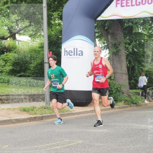 29.06.2025 - hella hamburg halbmarathon KatJ http://msf.ph/oto/8306873 29.06.2025 10:14:40 Zwischen KM18-KM19 2892, 7142, 7855 meine-sportfotos.de