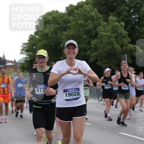 29.06.2025 - hella hamburg halbmarathon Jannik Wohlers http://msf.ph/oto/8306889 29.06.2025 10:38:01 Lombardsbrücke 1457, 1596, 1721, 1742, 1791, 2113, 2151, 2498, 3010, 3094, 3095, 3216, 3286, 3338, 3635, 3636, 3716, 3777, 3841, 4139, 4155, 4159, 4883, 5085, 5089, 5155, 5300, 5617, 5684, 5735, 6200, 6751, 6930, 7117, 7371, 7561, 7692, 7868, 8635, 8718, 9424, 9699, 10584, 11728, 11812, 12116, 12577, 12675, 12677, 13000, 13200, 13823, 13833, 14016, 14096, 14406, 15101, 15417, 15644, 16061, 16174, 16214, 16465, 16708, 16942, 17091, 17478, 18709 meine-sportfotos.de