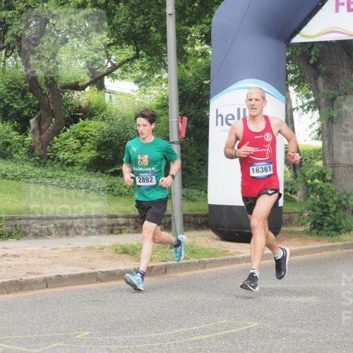 29.06.2025 - hella hamburg halbmarathon KatJ http://msf.ph/oto/8306903 29.06.2025 10:14:40 Zwischen KM18-KM19 2892, 7142, 7855 meine-sportfotos.de