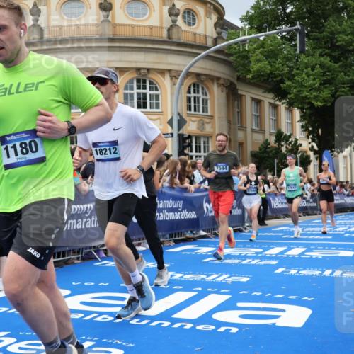 29.06.2025 - hella hamburg halbmarathon Strokosch-Dieckow http://msf.ph/oto/8306912 29.06.2025 10:56:06 Ziel 1180, 3042, 3058, 4594, 4813, 5492, 5570, 7594, 8330, 8639, 9907, 12545, 14363, 15484, 16113, 16176, 16634, 17468, 17640, 17642, 18212 meine-sportfotos.de