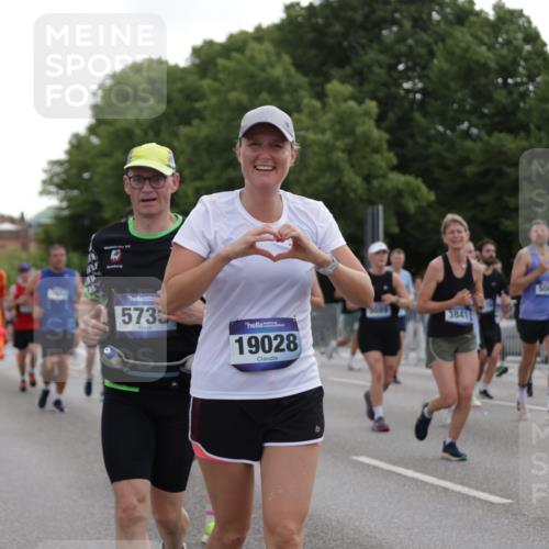 29.06.2025 - hella hamburg halbmarathon Jannik Wohlers http://msf.ph/oto/8306925 29.06.2025 10:38:02 Lombardsbrücke 1457, 1596, 1721, 1742, 1791, 2113, 2151, 2498, 3010, 3094, 3095, 3216, 3286, 3338, 3635, 3636, 3777, 3841, 4139, 4155, 4159, 4883, 5085, 5089, 5155, 5617, 5684, 5735, 6200, 6751, 6930, 7117, 7148, 7371, 7561, 7692, 7868, 8635, 8718, 9004, 9424, 9699, 10584, 11728, 11812, 12116, 12577, 12675, 12677, 13000, 13200, 13823, 13833, 14016, 14096, 14406, 15101, 15644, 16061, 16174, 16214, 16465, 16708, 16942, 17091, 17250, 17478, 18471, 18709 meine-sportfotos.de