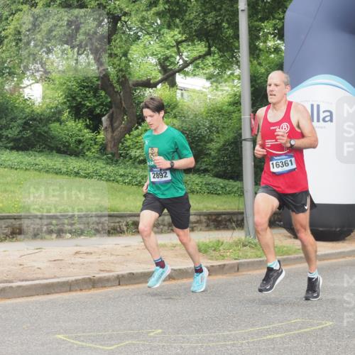 29.06.2025 - hella hamburg halbmarathon KatJ http://msf.ph/oto/8306927 29.06.2025 10:14:40 Zwischen KM18-KM19 2892, 7142, 7855 meine-sportfotos.de