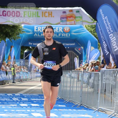 29.06.2025 - hella hamburg halbmarathon Strokosch-Dieckow http://msf.ph/oto/8306930 29.06.2025 10:14:27 Ziel 19227 meine-sportfotos.de
