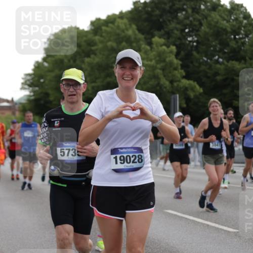 29.06.2025 - hella hamburg halbmarathon Jannik Wohlers http://msf.ph/oto/8306932 29.06.2025 10:38:02 Lombardsbrücke 1457, 1596, 1721, 1742, 1791, 2113, 2151, 2498, 3010, 3094, 3095, 3216, 3286, 3338, 3635, 3636, 3777, 3841, 4139, 4155, 4159, 4883, 5085, 5089, 5155, 5617, 5684, 5735, 6200, 6751, 6930, 7117, 7148, 7371, 7561, 7692, 7868, 8635, 8718, 9004, 9424, 9699, 10584, 11728, 11812, 12116, 12577, 12675, 12677, 13000, 13200, 13823, 13833, 14016, 14096, 14406, 15101, 15644, 16061, 16174, 16214, 16465, 16708, 16942, 17091, 17250, 17478, 18471, 18709 meine-sportfotos.de