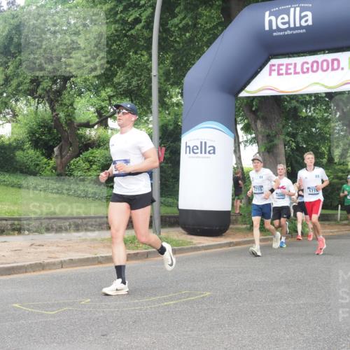 29.06.2025 - hella hamburg halbmarathon KatJ http://msf.ph/oto/8306939 29.06.2025 10:44:05 Zwischen KM18-KM19 1719, 2883, 4951 meine-sportfotos.de