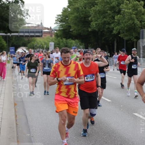 29.06.2025 - hella hamburg halbmarathon Jannik Wohlers http://msf.ph/oto/8306954 29.06.2025 10:38:06 Lombardsbrücke 1721, 1791, 2113, 2151, 2576, 2660, 3010, 3094, 3095, 3216, 3286, 3323, 3338, 3635, 3636, 3726, 3777, 3841, 4028, 4139, 4155, 4159, 4316, 4883, 5085, 5089, 5155, 5617, 5684, 5735, 6695, 6696, 6875, 7117, 7148, 7371, 7561, 7692, 7868, 8635, 8718, 9004, 9424, 9699, 11635, 11697, 11728, 12075, 12116, 12577, 12675, 12677, 13000, 13200, 13823, 13833, 14096, 14406, 15101, 15644, 16174, 16214, 16465, 16708, 16942, 17091, 17250, 17478, 18471, 18709 meine-sportfotos.de