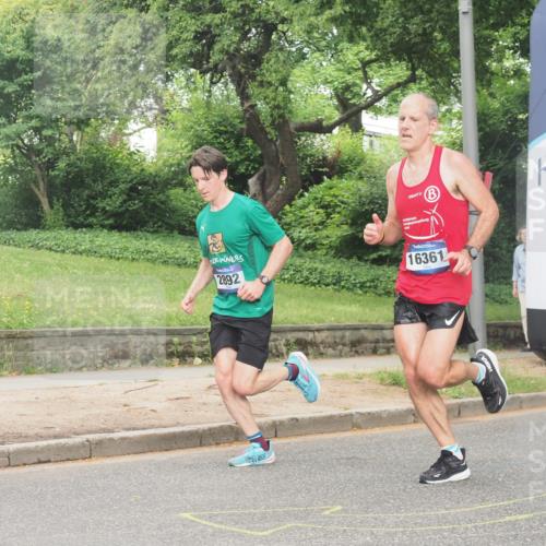 29.06.2025 - hella hamburg halbmarathon KatJ http://msf.ph/oto/8306959 29.06.2025 10:14:40 Zwischen KM18-KM19 2892, 7142, 7855 meine-sportfotos.de