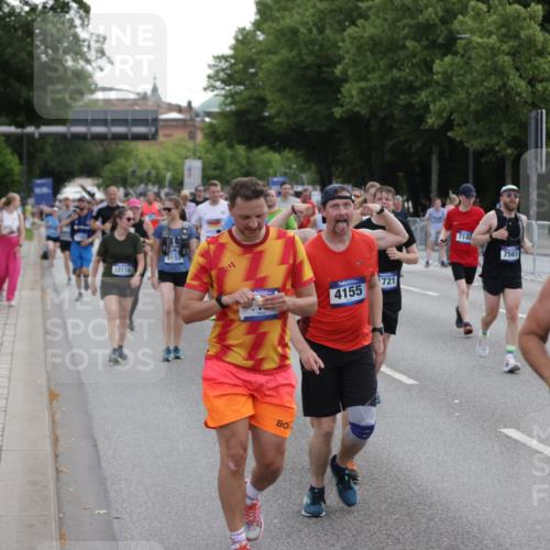 29.06.2025 - hella hamburg halbmarathon Jannik Wohlers http://msf.ph/oto/8306965 29.06.2025 10:38:06 Lombardsbrücke 1721, 1791, 2113, 2151, 2576, 2660, 3010, 3094, 3095, 3216, 3286, 3323, 3338, 3635, 3636, 3726, 3777, 3841, 4028, 4139, 4155, 4159, 4316, 4883, 5085, 5089, 5155, 5617, 5684, 5735, 6695, 6696, 6875, 7117, 7148, 7371, 7561, 7692, 7868, 8635, 8718, 9004, 9424, 9699, 11635, 11697, 11728, 12075, 12116, 12577, 12675, 12677, 13000, 13200, 13823, 13833, 14096, 14406, 15101, 15644, 16174, 16214, 16465, 16708, 16942, 17091, 17250, 17478, 18471, 18709 meine-sportfotos.de