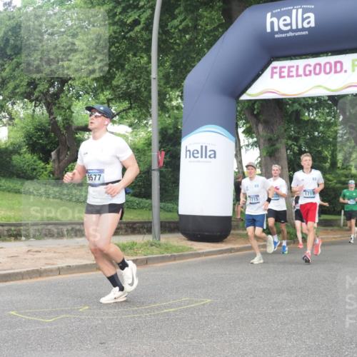 29.06.2025 - hella hamburg halbmarathon KatJ http://msf.ph/oto/8306979 29.06.2025 10:44:05 Zwischen KM18-KM19 1719, 2883, 4951 meine-sportfotos.de