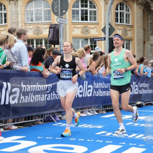 29.06.2025 - hella hamburg halbmarathon Strokosch-Dieckow http://msf.ph/oto/8306983 29.06.2025 10:56:08 Ziel 1180, 1193, 3042, 3058, 4594, 4813, 5465, 5492, 5570, 7594, 8330, 8639, 9903, 9907, 10789, 12348, 12545, 14363, 15484, 16113, 16634, 17468, 17640, 17642, 18212, 19152 meine-sportfotos.de