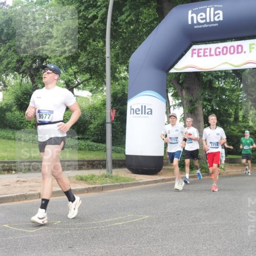 29.06.2025 - hella hamburg halbmarathon KatJ http://msf.ph/oto/8307013 29.06.2025 10:44:06 Zwischen KM18-KM19 1715, 1719, 2883, 4467 meine-sportfotos.de