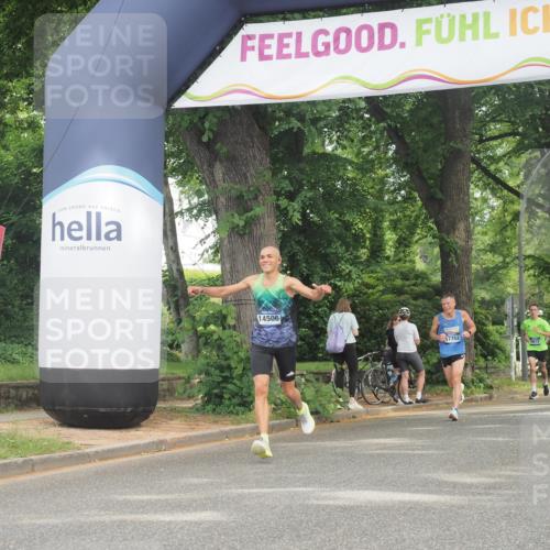 29.06.2025 - hella hamburg halbmarathon KatJ http://msf.ph/oto/8307035 29.06.2025 10:14:44 Zwischen KM18-KM19 2892, 7142 meine-sportfotos.de