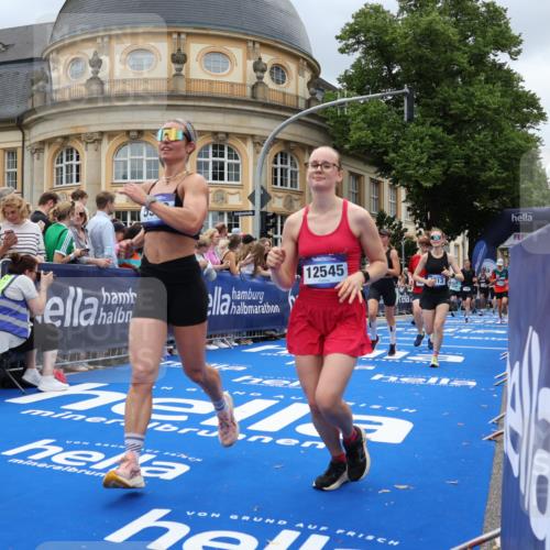 29.06.2025 - hella hamburg halbmarathon Strokosch-Dieckow http://msf.ph/oto/8307070 29.06.2025 10:56:09 Ziel 1180, 1193, 3058, 4594, 4813, 5465, 5492, 5570, 7594, 8330, 8639, 9903, 9907, 10789, 12348, 12545, 14363, 15484, 16113, 16634, 17468, 17640, 17642, 18212, 19152 meine-sportfotos.de