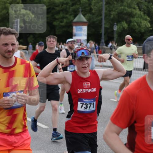 29.06.2025 - hella hamburg halbmarathon Jannik Wohlers http://msf.ph/oto/8307084 29.06.2025 10:38:08 Lombardsbrücke 1721, 1791, 2113, 2151, 2576, 2660, 3010, 3094, 3095, 3216, 3286, 3323, 3635, 3636, 3726, 3777, 3841, 4028, 4139, 4155, 4159, 4259, 4260, 4316, 4883, 5085, 5089, 5155, 5617, 5684, 5735, 5913, 6695, 6696, 6875, 7117, 7148, 7371, 7561, 7692, 8635, 8718, 9004, 9424, 9699, 11635, 11697, 11728, 12075, 12116, 12577, 12677, 13000, 13200, 13823, 14096, 15101, 15644, 16174, 16214, 16708, 17091, 17250, 17333, 17478, 18471, 18709 meine-sportfotos.de