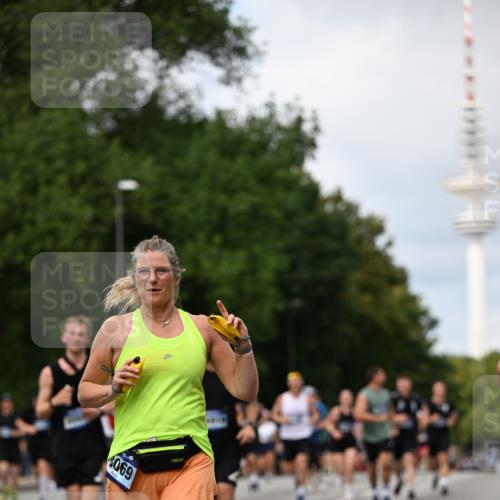 29.06.2025 - hella hamburg halbmarathon Dr. Thomas Lammeyer http://msf.ph/oto/8307094 29.06.2025 10:38:13 Kennedybrücke 1189, 1275, 1764, 1787, 2038, 2276, 2464, 2496, 2933, 3264, 3340, 3345, 3848, 4445, 4824, 4826, 5096, 5141, 5557, 5566, 5569, 5691, 5821, 5822, 5887, 6109, 6364, 6515, 6516, 6574, 7027, 7324, 7329, 7565, 7633, 7653, 7982, 8157, 8202, 8277, 8282, 8349, 8375, 8377, 8383, 8401, 9094, 9875, 10007, 10048, 10071, 10561, 10564, 11229, 11338, 11432 meine-sportfotos.de