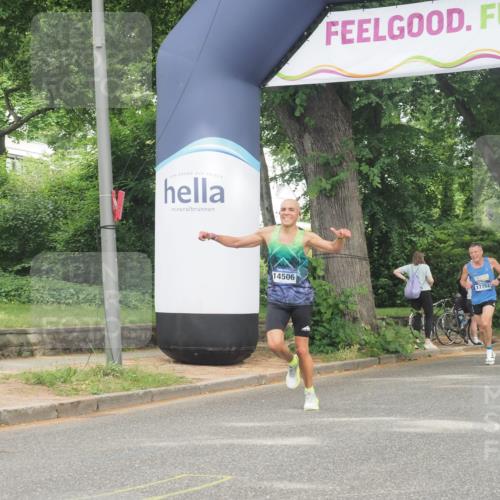29.06.2025 - hella hamburg halbmarathon KatJ http://msf.ph/oto/8307109 29.06.2025 10:14:44 Zwischen KM18-KM19 2892, 7142 meine-sportfotos.de