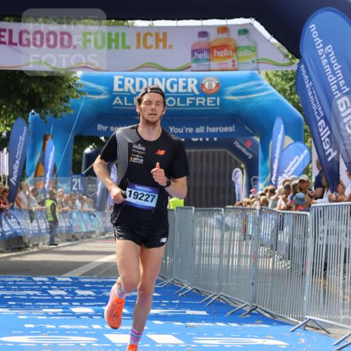 29.06.2025 - hella hamburg halbmarathon Strokosch-Dieckow http://msf.ph/oto/8307143 29.06.2025 10:14:27 Ziel 19227 meine-sportfotos.de