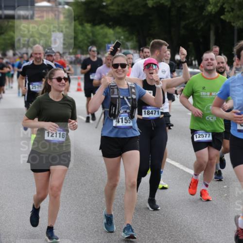29.06.2025 - hella hamburg halbmarathon Jannik Wohlers http://msf.ph/oto/8307160 29.06.2025 10:38:10 Lombardsbrücke 56, 1721, 2151, 2576, 2660, 3094, 3095, 3216, 3286, 3323, 3726, 3777, 3841, 4028, 4139, 4155, 4159, 4259, 4260, 4316, 4883, 5085, 5089, 5155, 5617, 5684, 5735, 5913, 6695, 6696, 6875, 7117, 7148, 7371, 7561, 7692, 7849, 8583, 8635, 8718, 9004, 9424, 9699, 11635, 11697, 11728, 12075, 12116, 12577, 13000, 13200, 13823, 14096, 15644, 15755, 16174, 16214, 16708, 17091, 17250, 17333, 17478, 18471, 18709 meine-sportfotos.de