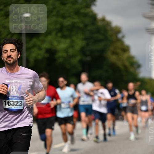 29.06.2025 - hella hamburg halbmarathon Dr. Thomas Lammeyer http://msf.ph/oto/8307162 29.06.2025 10:16:50 Kennedybrücke 1020, 1051, 2531, 2942, 3360, 4187, 4532, 6489, 7014, 7873, 8398, 8405, 9705, 10409, 10581 meine-sportfotos.de