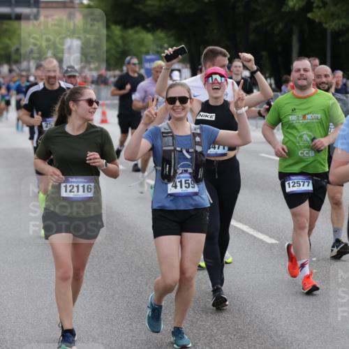29.06.2025 - hella hamburg halbmarathon Jannik Wohlers http://msf.ph/oto/8307209 29.06.2025 10:38:10 Lombardsbrücke 56, 1721, 2151, 2576, 2660, 3094, 3095, 3216, 3286, 3323, 3726, 3777, 3841, 4028, 4139, 4155, 4159, 4259, 4260, 4316, 4883, 5085, 5089, 5155, 5617, 5684, 5735, 5913, 6695, 6696, 6875, 7117, 7148, 7371, 7561, 7692, 7849, 8583, 8635, 8718, 9004, 9424, 9699, 11635, 11697, 11728, 12075, 12116, 12577, 13000, 13200, 13823, 14096, 15644, 15755, 16174, 16214, 16708, 17091, 17250, 17333, 17478, 18471, 18709 meine-sportfotos.de