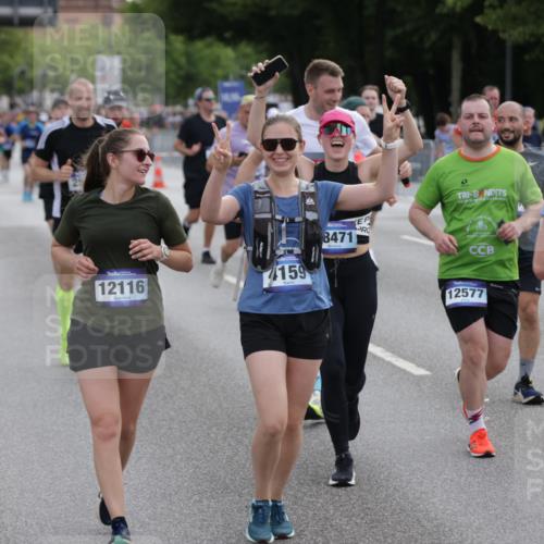 29.06.2025 - hella hamburg halbmarathon Jannik Wohlers http://msf.ph/oto/8307217 29.06.2025 10:38:10 Lombardsbrücke 56, 1721, 2151, 2576, 2660, 3094, 3095, 3216, 3286, 3323, 3726, 3777, 3841, 4028, 4139, 4155, 4159, 4259, 4260, 4316, 4883, 5085, 5089, 5155, 5617, 5684, 5735, 5913, 6695, 6696, 6875, 7117, 7148, 7371, 7561, 7692, 7849, 8583, 8635, 8718, 9004, 9424, 9699, 11635, 11697, 11728, 12075, 12116, 12577, 13000, 13200, 13823, 14096, 15644, 15755, 16174, 16214, 16708, 17091, 17250, 17333, 17478, 18471, 18709 meine-sportfotos.de