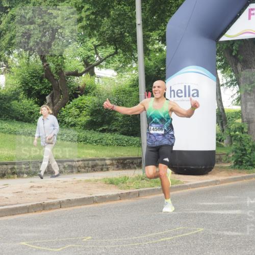 29.06.2025 - hella hamburg halbmarathon KatJ http://msf.ph/oto/8307223 29.06.2025 10:14:45 Zwischen KM18-KM19 2892 meine-sportfotos.de