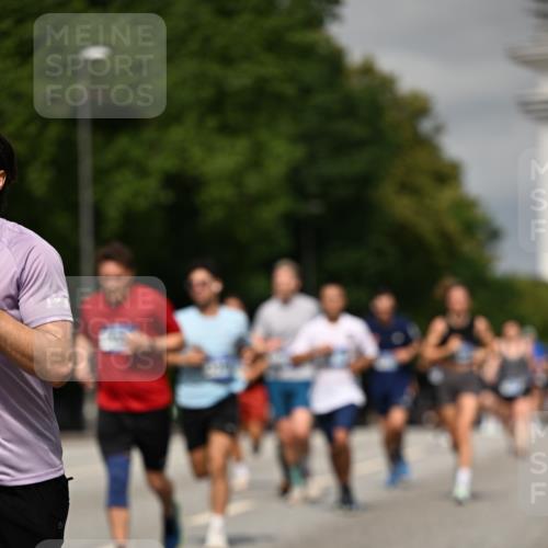 29.06.2025 - hella hamburg halbmarathon Dr. Thomas Lammeyer http://msf.ph/oto/8307240 29.06.2025 10:16:50 Kennedybrücke 1020, 1051, 2531, 2942, 3360, 4187, 4532, 6489, 7014, 7873, 8398, 8405, 9705, 10409, 10581 meine-sportfotos.de