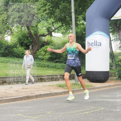 29.06.2025 - hella hamburg halbmarathon KatJ http://msf.ph/oto/8307242 29.06.2025 10:14:45 Zwischen KM18-KM19 2892 meine-sportfotos.de