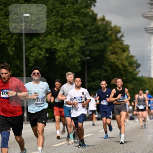 29.06.2025 - hella hamburg halbmarathon Dr. Thomas Lammeyer http://msf.ph/oto/8307268 29.06.2025 10:16:51 Kennedybrücke 1020, 1051, 2531, 2942, 3360, 4187, 4532, 6489, 7873, 8398, 8405, 9705, 10409, 10581 meine-sportfotos.de