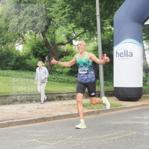 29.06.2025 - hella hamburg halbmarathon KatJ http://msf.ph/oto/8307271 29.06.2025 10:14:45 Zwischen KM18-KM19 2892 meine-sportfotos.de