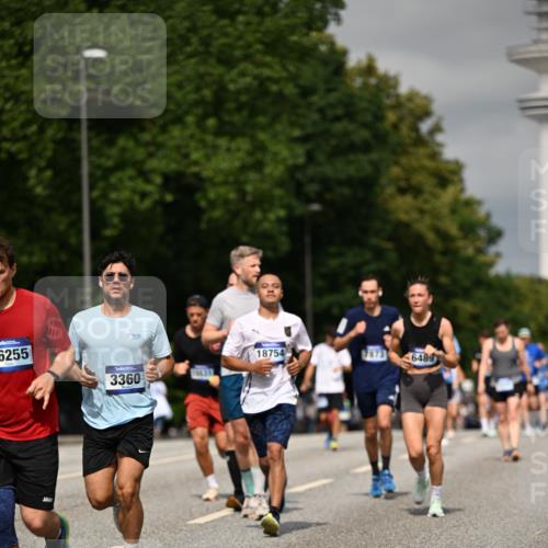 29.06.2025 - hella hamburg halbmarathon Dr. Thomas Lammeyer http://msf.ph/oto/8307274 29.06.2025 10:16:51 Kennedybrücke 1020, 1051, 2531, 2942, 3360, 4187, 4532, 6489, 7873, 8398, 8405, 9705, 10409, 10581 meine-sportfotos.de