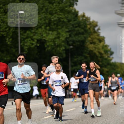 29.06.2025 - hella hamburg halbmarathon Dr. Thomas Lammeyer http://msf.ph/oto/8307277 29.06.2025 10:16:51 Kennedybrücke 1020, 1051, 2531, 2942, 3360, 4187, 4532, 6489, 7873, 8398, 8405, 9705, 10409, 10581 meine-sportfotos.de