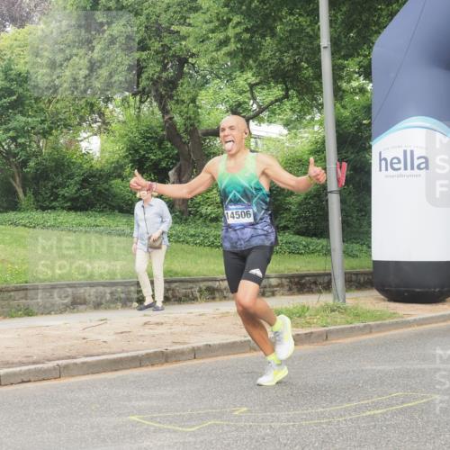 29.06.2025 - hella hamburg halbmarathon KatJ http://msf.ph/oto/8307290 29.06.2025 10:14:45 Zwischen KM18-KM19 2892 meine-sportfotos.de