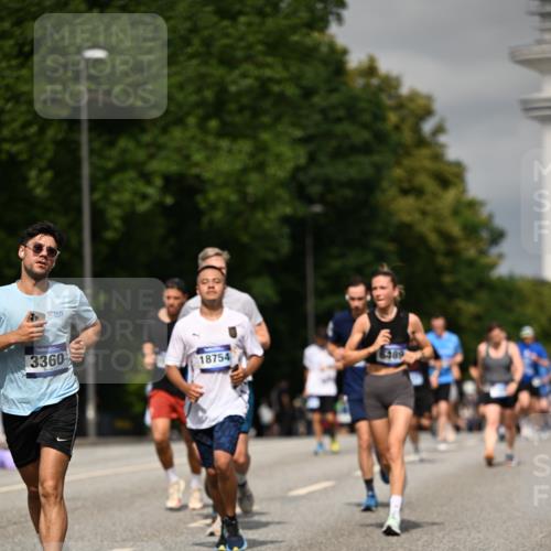 29.06.2025 - hella hamburg halbmarathon Dr. Thomas Lammeyer http://msf.ph/oto/8307303 29.06.2025 10:16:52 Kennedybrücke 1020, 1051, 1328, 2531, 2942, 3360, 4187, 4532, 5597, 5598, 6489, 7873, 8115, 8398, 8405, 9527, 9705, 10409, 10581 meine-sportfotos.de