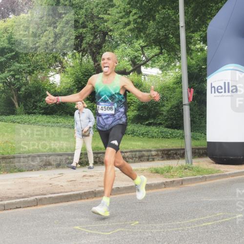 29.06.2025 - hella hamburg halbmarathon KatJ http://msf.ph/oto/8307314 29.06.2025 10:14:46 Zwischen KM18-KM19 2892 meine-sportfotos.de