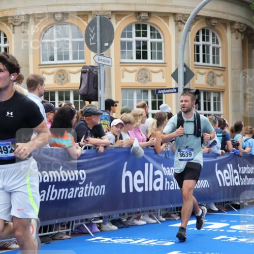 29.06.2025 - hella hamburg halbmarathon Strokosch-Dieckow http://msf.ph/oto/8307321 29.06.2025 10:56:12 Ziel 1193, 4594, 4813, 5465, 5492, 5570, 7547, 8330, 8639, 9903, 9907, 10789, 12348, 12545, 14363, 15484, 16113, 16375, 16634, 17468, 17640, 17642, 18117, 18495, 18652, 18741, 19152 meine-sportfotos.de
