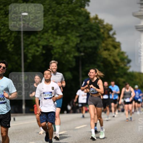 29.06.2025 - hella hamburg halbmarathon Dr. Thomas Lammeyer http://msf.ph/oto/8307333 29.06.2025 10:16:52 Kennedybrücke 1020, 1051, 1328, 2531, 2942, 3360, 4187, 4532, 5597, 5598, 6489, 7873, 8115, 8398, 8405, 9527, 9705, 10409, 10581 meine-sportfotos.de