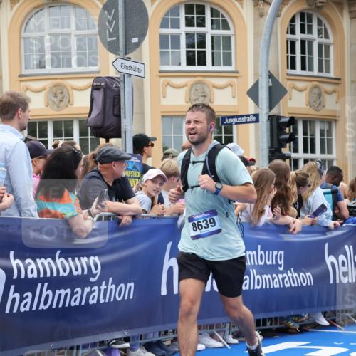 29.06.2025 - hella hamburg halbmarathon Strokosch-Dieckow http://msf.ph/oto/8307341 29.06.2025 10:56:12 Ziel 1193, 4594, 4813, 5465, 5492, 5570, 7547, 8330, 8639, 9903, 9907, 10789, 12348, 12545, 14363, 15484, 16113, 16375, 16634, 17468, 17640, 17642, 18117, 18495, 18652, 18741, 19152 meine-sportfotos.de